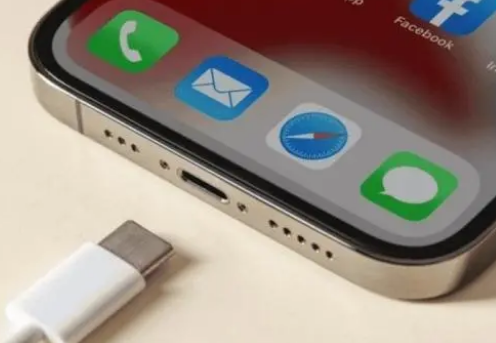 嵊泗苹果15维修分享iPhone15改USB-C接口后能和安卓用户互借充电器吗 